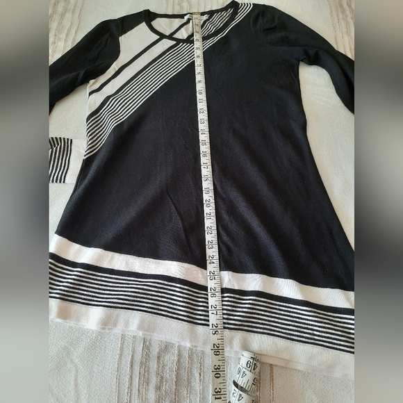 Soft classic knit tunic sweater - Picture 9 of 9